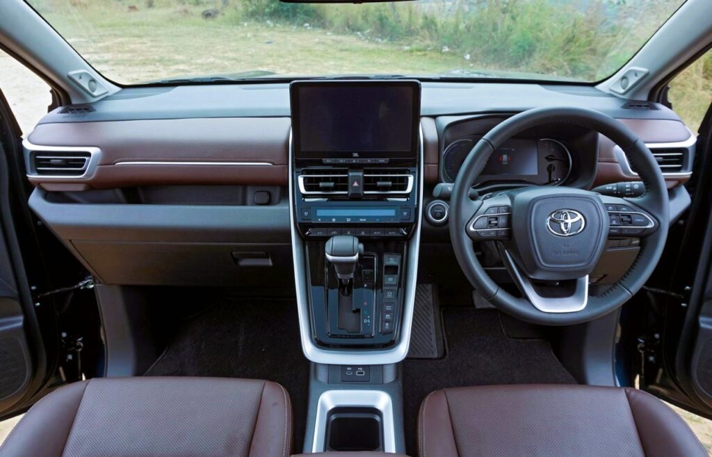 innova hycross hybrid interior